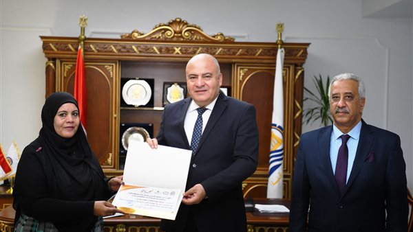 تكريم موظفي المراكز