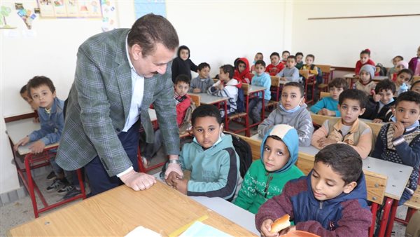 محافظ المنوفية داخل