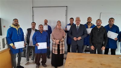 القوى العاملة: انتهاء برنامج تدريبي للشباب على مهنتي صيانة الدش والمحمول بأسيوط | صور