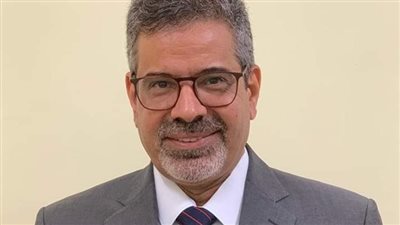 عبد الرحمن السباعي قائما بعمل عميد طب المنوفية