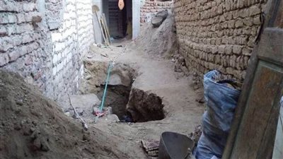 بينهم من حاول استخراج المتوفيين.. مصرع 4 في حفرة تنقيب عن الآثار في سوهاج | بث مباشر