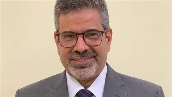 الدكتور عادل مبارك