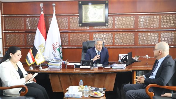 القوى العاملة مع