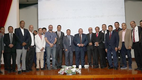 اجتماع بأبناء الجالية