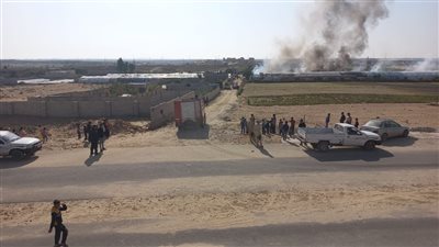 الحماية المدنية تحاول السيطرة على حريق شب في عنبر دواجن بالعريش