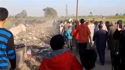 شارك بها المئات.. جنازة مهيبة في وداع مدير المدرسة المتوفى بالشرقية | بث مباشر 