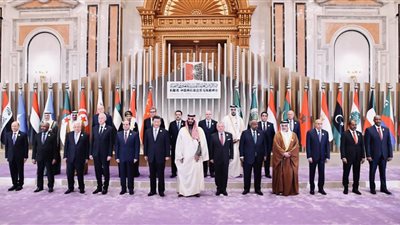 متحدث الرئاسة ينشر صورة تذكارية للرؤساء المشاركين بالقمة العربية الصينية الأولى 