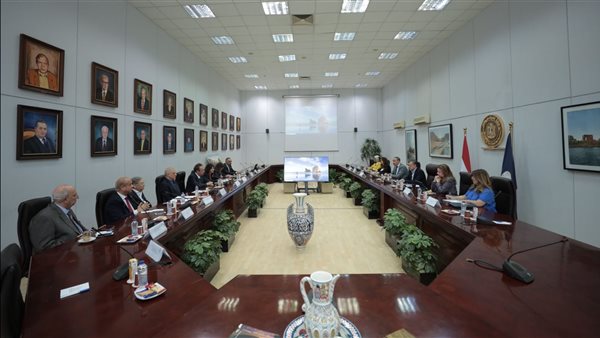 وزير السياحة يناقش