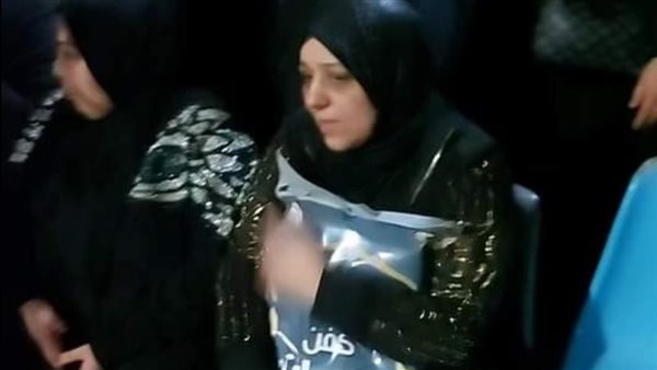 أم شاب قتل علي يد