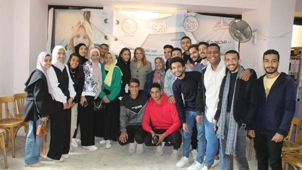 طلاب أداب عين شمس