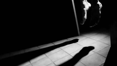 شاب يتخلص من حياته شنقا داخل منزله في ظروف غامضة بالبحيرة | بث مباشر