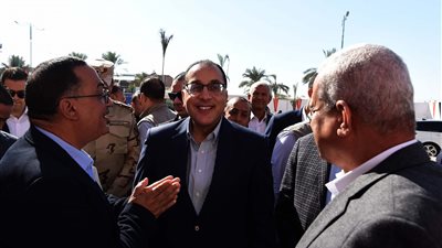 رئيس الوزراء يتفقد منطقة مساكن اللوكس والغريب بمحافظة السويس 