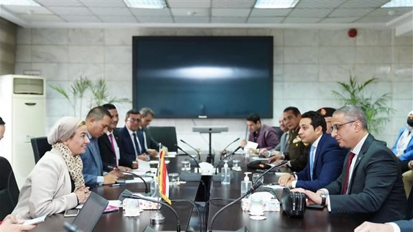 وزيرة البيئة