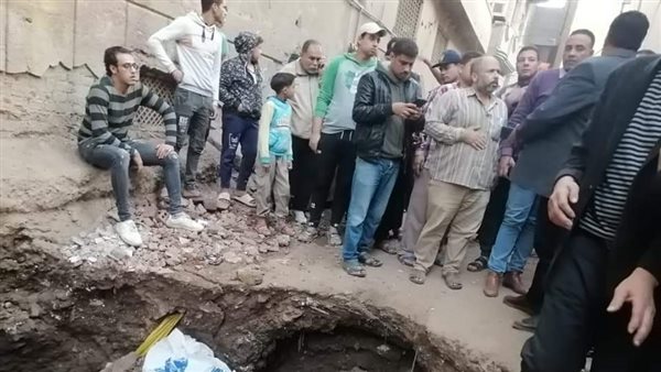 انهيارات أرضية وتصدع