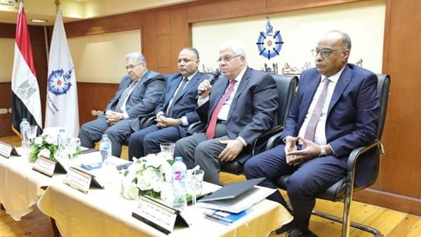 جانب من الندوة 