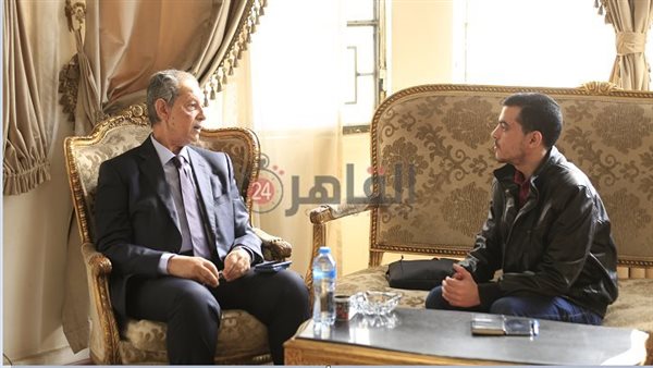  فؤاد بدراوي مع صحفي