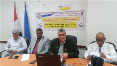 وكيل تعليم أسوان يناقش الاستعدادات لامتحانات الفصل الدراسي الأول