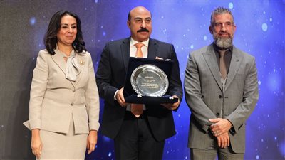 المبادرة الوطنية لتمكين الفتيات دوي تكرم محافظ أسوان 