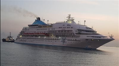 على متنها 663 سائحًا.. ميناء بورسعيد السياحي يستقبل السفينة كريستال السماوية | صور وفيديو 