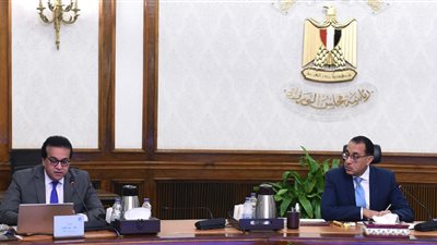 رئيس الوزراء ووزير الصحة يتسلمان درع تكريم الصحة العالمية للقضاء على فيروس سي