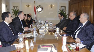 وزير قطاع الأعمال يطرح دراسات لتوطين الصناعة وخفض الواردات