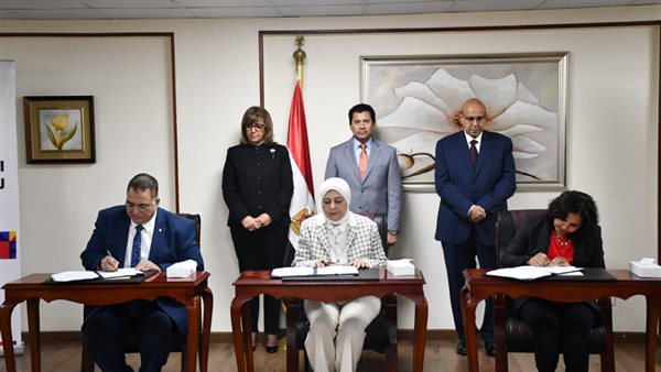 جانب من توقيع الاتفاقية