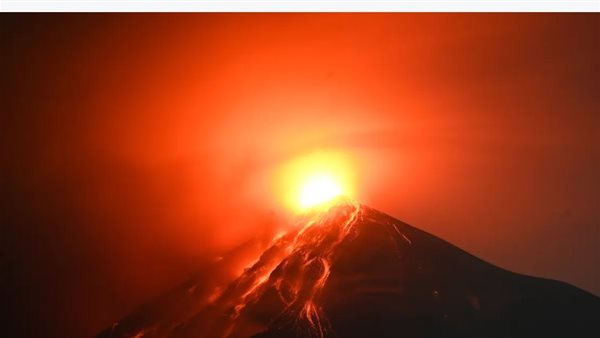 البركان فويغو ينشط