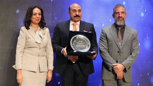 محافظ أسوان