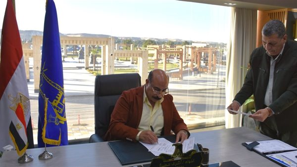 محافظ أسوان