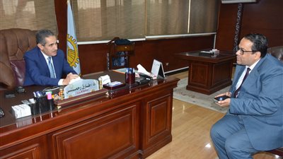 محافظ الغربية يجتمع بوكيل وزارة التربية والتعليم لبحث استعدادات المديرية لامتحانات نصف العام