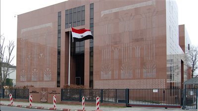 وفاة طبيب مصري أمام عيادته في ألمانيا.. وجهود للوصول إلى أسرته