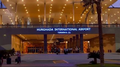 قادمين على متن 114 رحلة طيران.. الغردقة ومرسى علم تستقبلان 11 ألف سائح