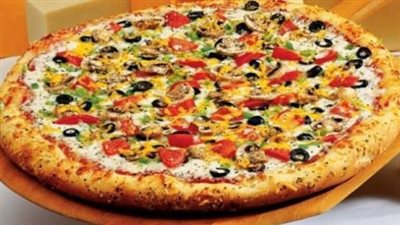 طريقة عمل البيتزا في المنزل خطوة بخطوة