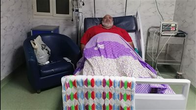استجابة لـ القاهرة 24.. علاج عم محمود مريض السمنة المفرطة ببورسعيد بالتأمين الصحي مجانًا | صور
