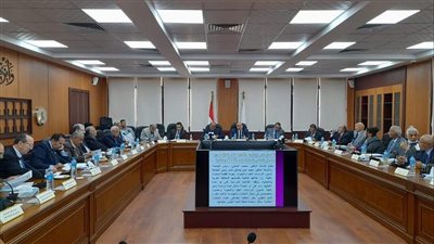 حقوق عين شمس: إنشاء 5 جوائز علمية للطلاب والباحثبن المتميزين 