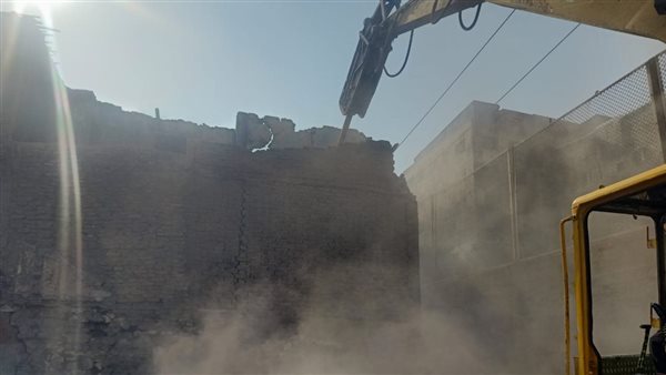 أزالة العقارات المجاورة