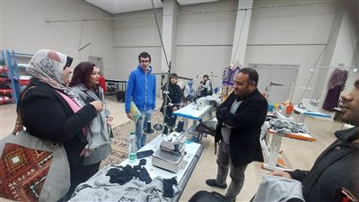 وفد طلابي من الجامعة الأمريكية بالقاهرة يزور مركز استضافة وتوجيه المرأة بالأسمرات