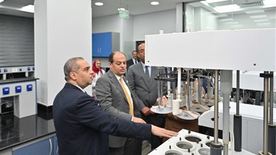 هيئة الدواء تستقبل وفدا من لجنة الصحة بالشيوخ لتفقد المعامل الرقابية