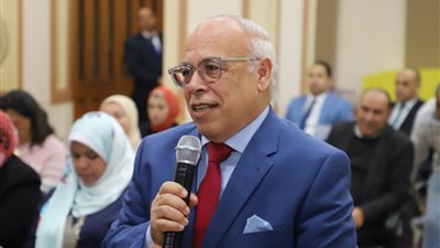 قطاع التعليم بجامعة عين شمس يناقش الاستعدادات لامتحانات الفصل الدراسي الأول