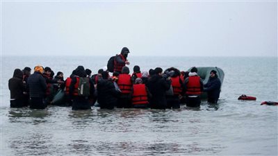 بريطانيا: وفاة 4 أشخاص في غرق مركب مهاجرين ببحر المانش