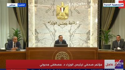رئيس الوزراء: بعض التجار يستغلون الأزمة ويغالون فى الأسعار.. والدولة تتحمل عن المواطن أعباءً مالية كثيرة