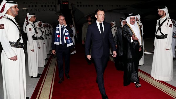 الرئيس الفرنسي يصل