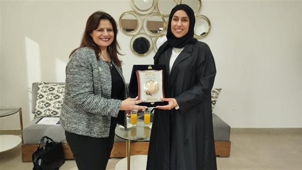 وزيرة الهجرة مع وزيرة