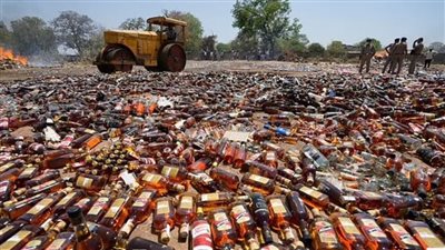 وفاة 31 شخصا بسبب تناول خمور سامة بالهند 