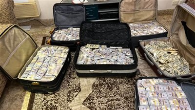 ملايين الدولارات وسبائك ذهبية مزيفة.. لحظة القبض على ابن القنصل في فيلا بأكتوبر | صور وفيديو
