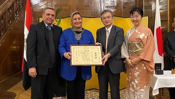 تتويج المصرية منى