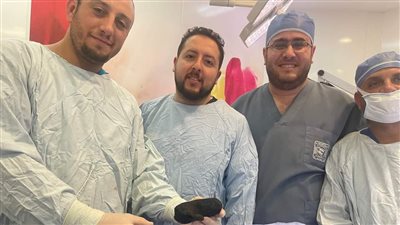 حالة نادرة الحدوث.. أطباء أبو الريش ينقذون طالبة بعد انسداد معوي بكتل من الشعر| صور 
