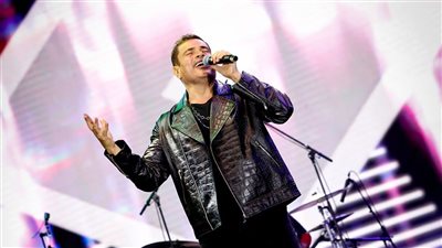 عمرو دياب يشعل ليل الكويت بحفل جماهيري كبير | صور