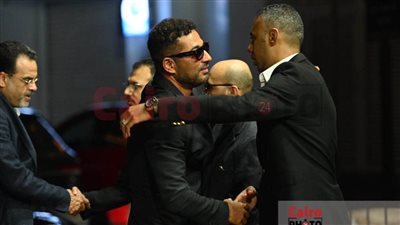 عمرو سعد وأحمد المسلماني يقدمان واجب العزاء في والدة الكاتب الصحفي محمود المملوك