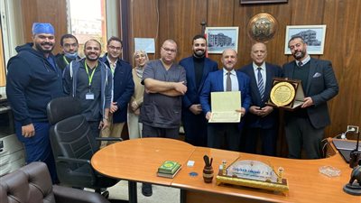 مستشفى الجلاء التعليمي تستضيف خبيرا عالميا لجراحات أورام النساء بالمنظار الجراحي لإجراء عمليات بالمجان